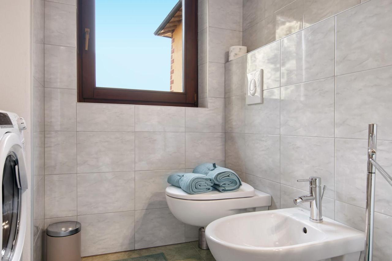Fogazzaro Lake View Apartment Oria  Luaran gambar