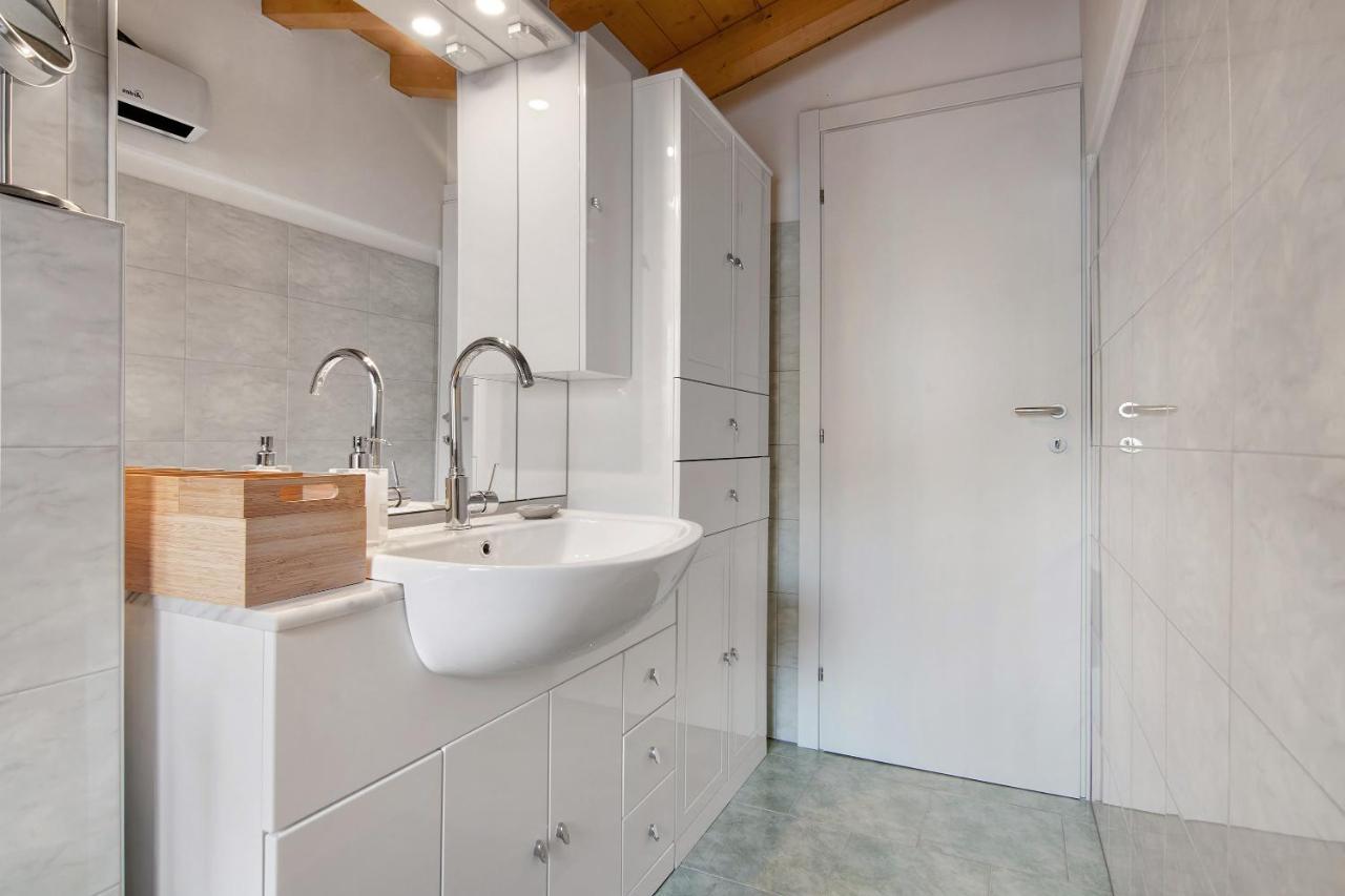 Fogazzaro Lake View Apartment Oria  Luaran gambar